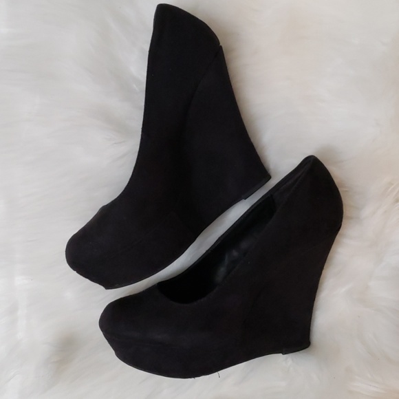 SOLD: Brash Black Suede Wedges - Picture 4 of 5